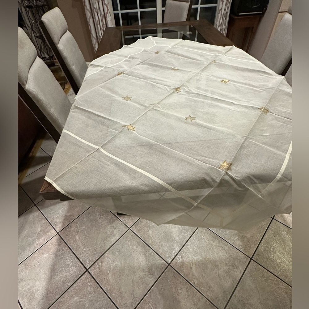 Sale‼️Elegant Cream and Gold Star Tablecloth size 150”x